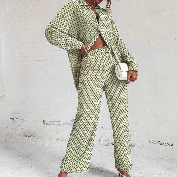 Contemporary Button down Shirt & Wide Leg Pants - Picture 5 of 5